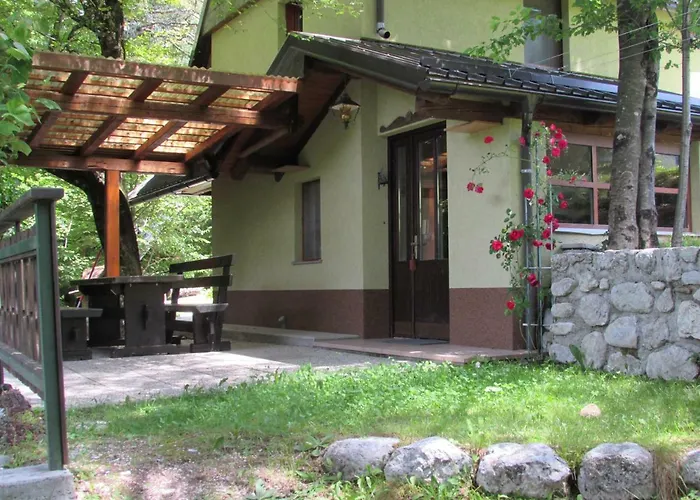 Apartma Narnia شقة *